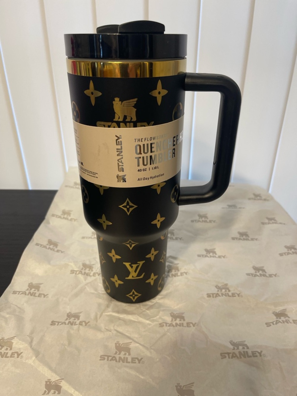 Stanley Black & Gold 40oz Quencher Tumbler Last one price firm.